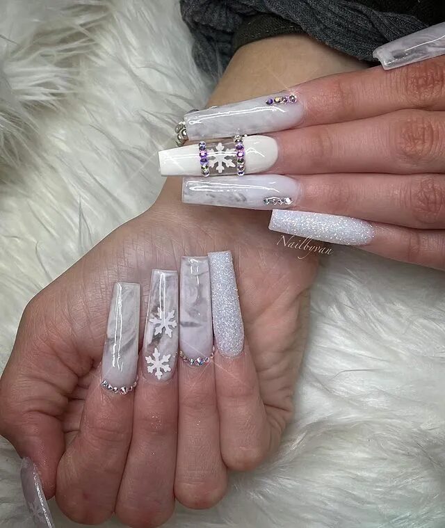 Winter Nail Designs | White Marble Nails Featuring Elegant Winter Nail Art