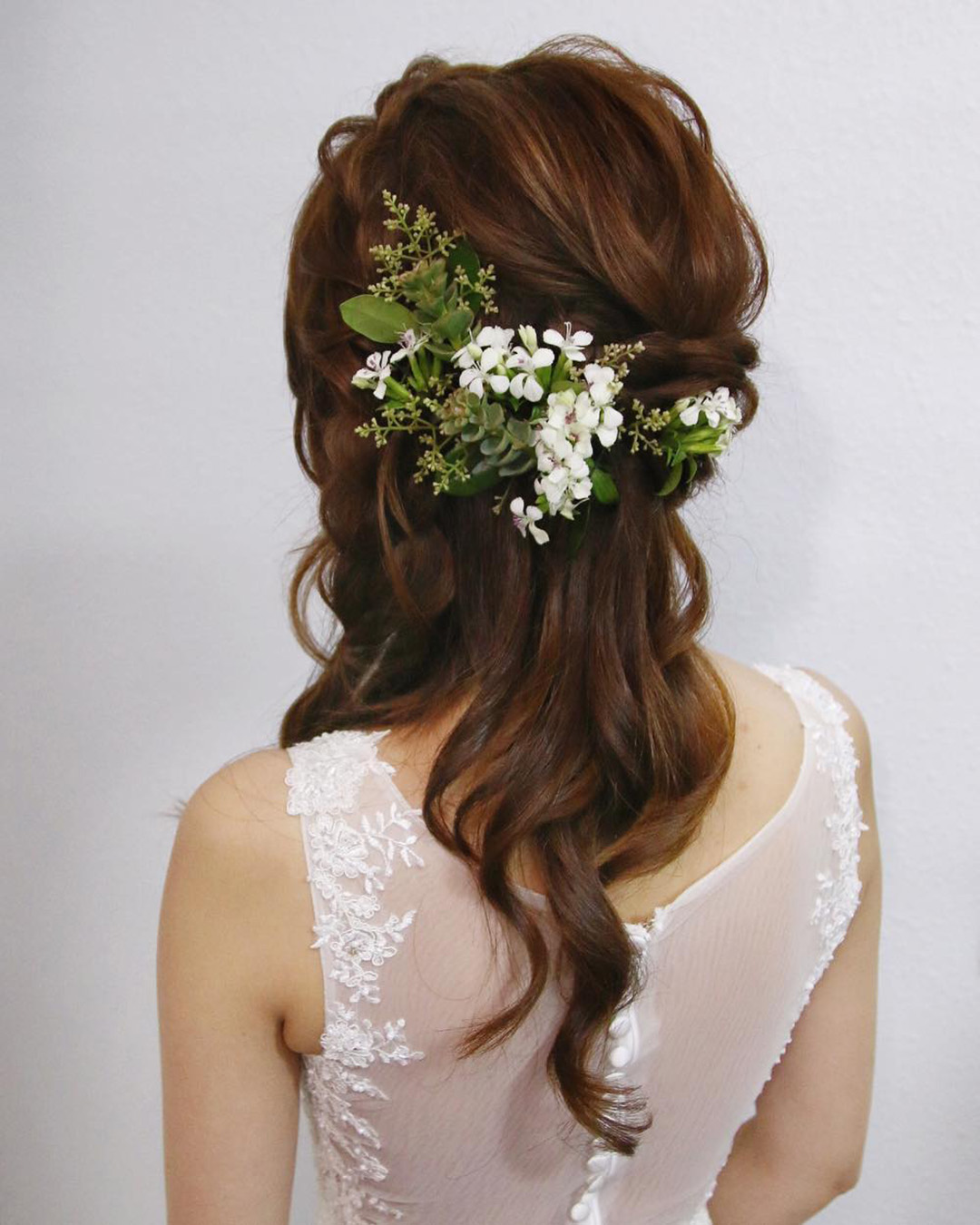 rustic wedding hairstyles half up on medium hair with flowers christinechiamakeup