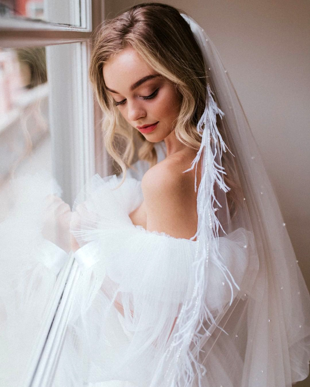 rustic wedding hairstyles loose hair with veil feathers untamedpetals