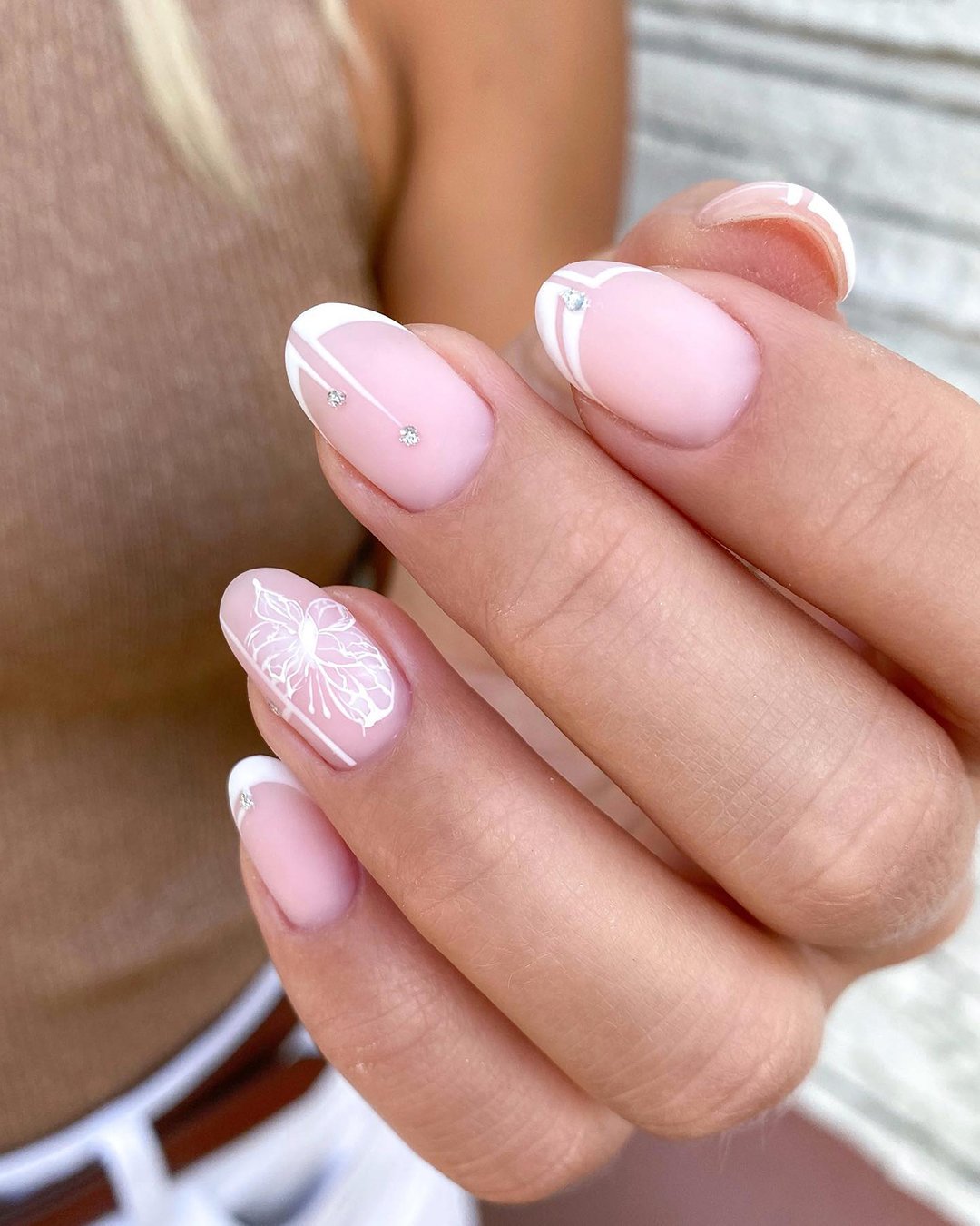 pink and white nails gentle french with petals painted juli.magic