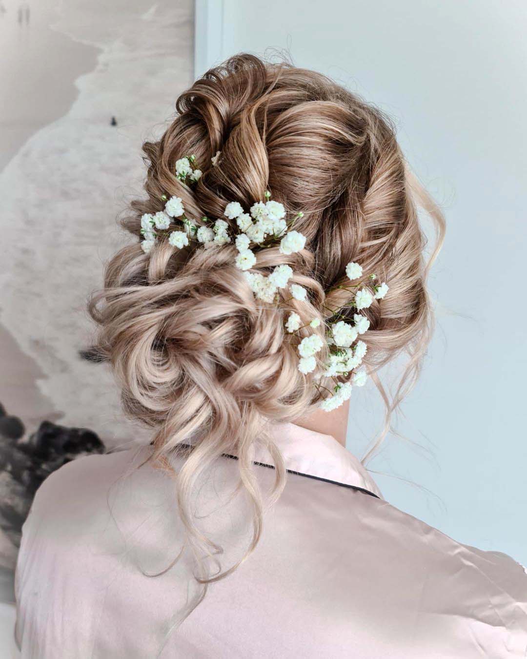wedding hairstyles for medium hair slightly messy curly with baby breath blushdbrides