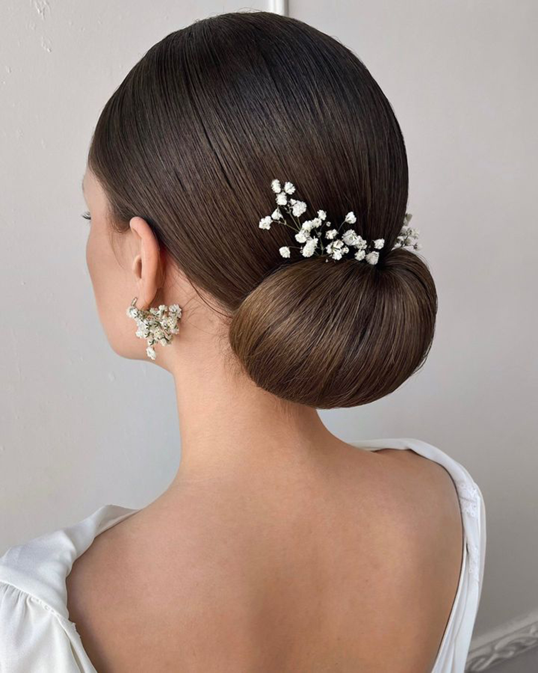 wedding hairstyles for medium hair chignon with baby breath ellen_orlovskay