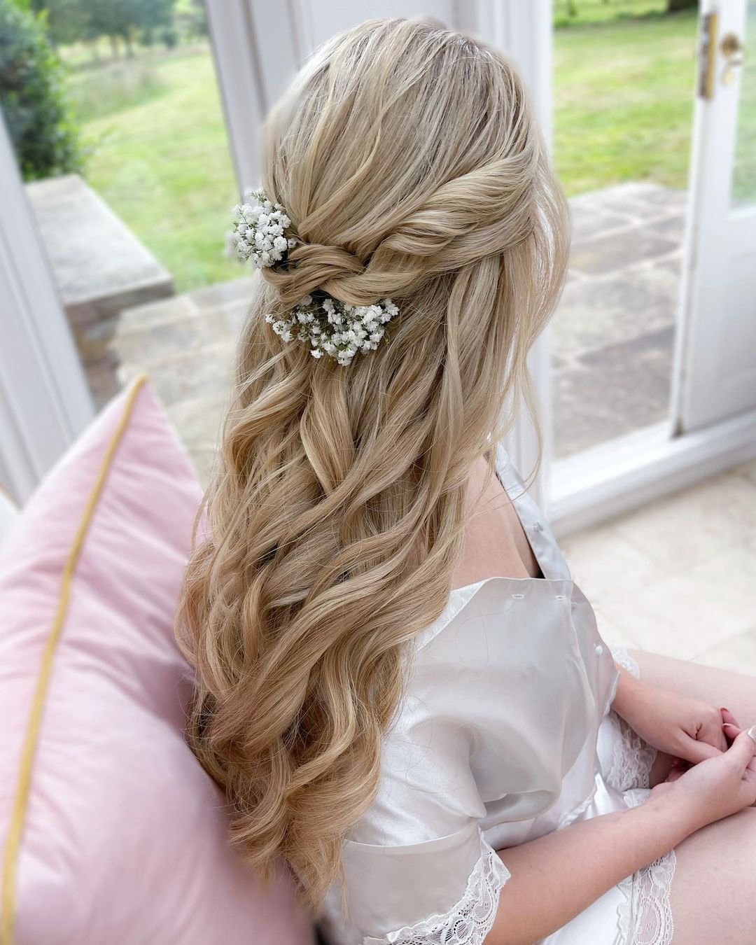 rustic wedding hairstyles half up on long hair with baby breath hannahblinkohairstylist