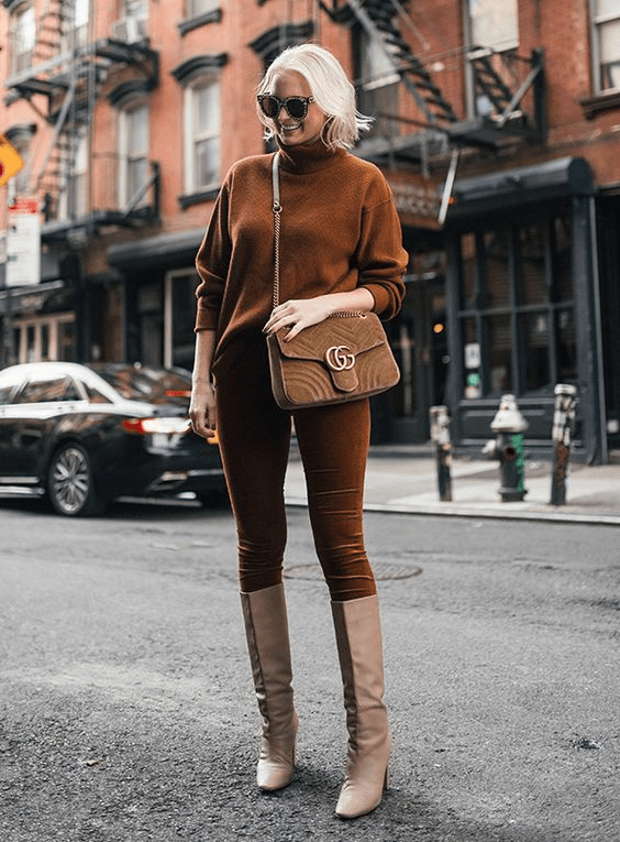 Cozy Brown Knit Ensemble for a Stylish Thanksgiving Day